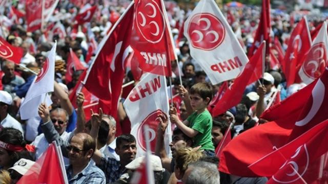 Kararsız seçmenler Meclis'in kapatılmasından endişeli