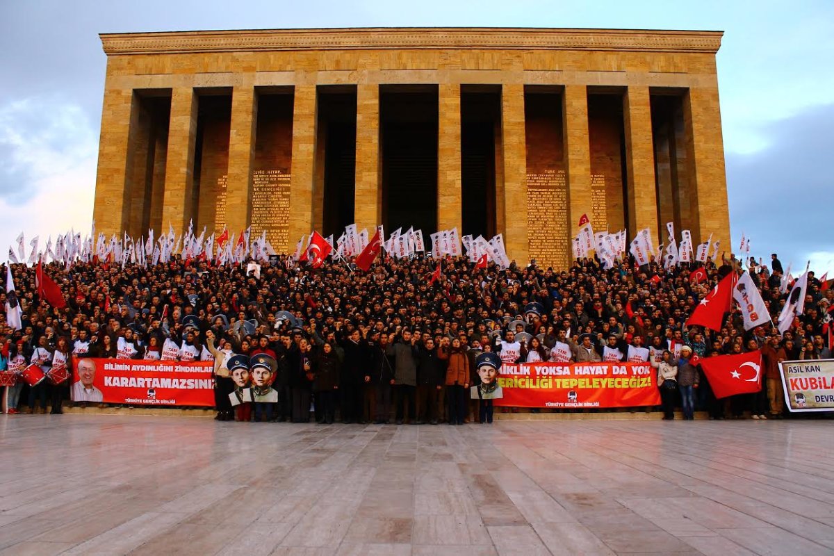 16 Nisan’da Türk Gençliğinin Kararı: ”Egemenlik Milletindir” 