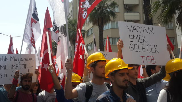 Gençlik Birlik Mayısı'nda Türk Bayraklarıyla yürüdü!