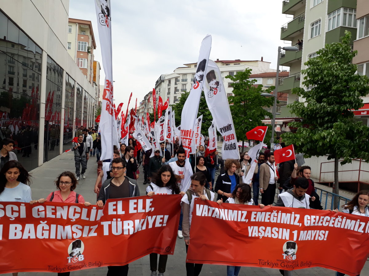 Türk Gençliği Emekçilerle Birlikte Yürüdü!