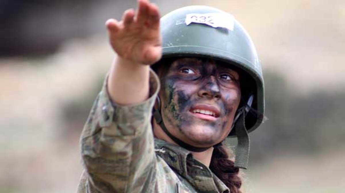 İlk kadın komando eğitime başladı