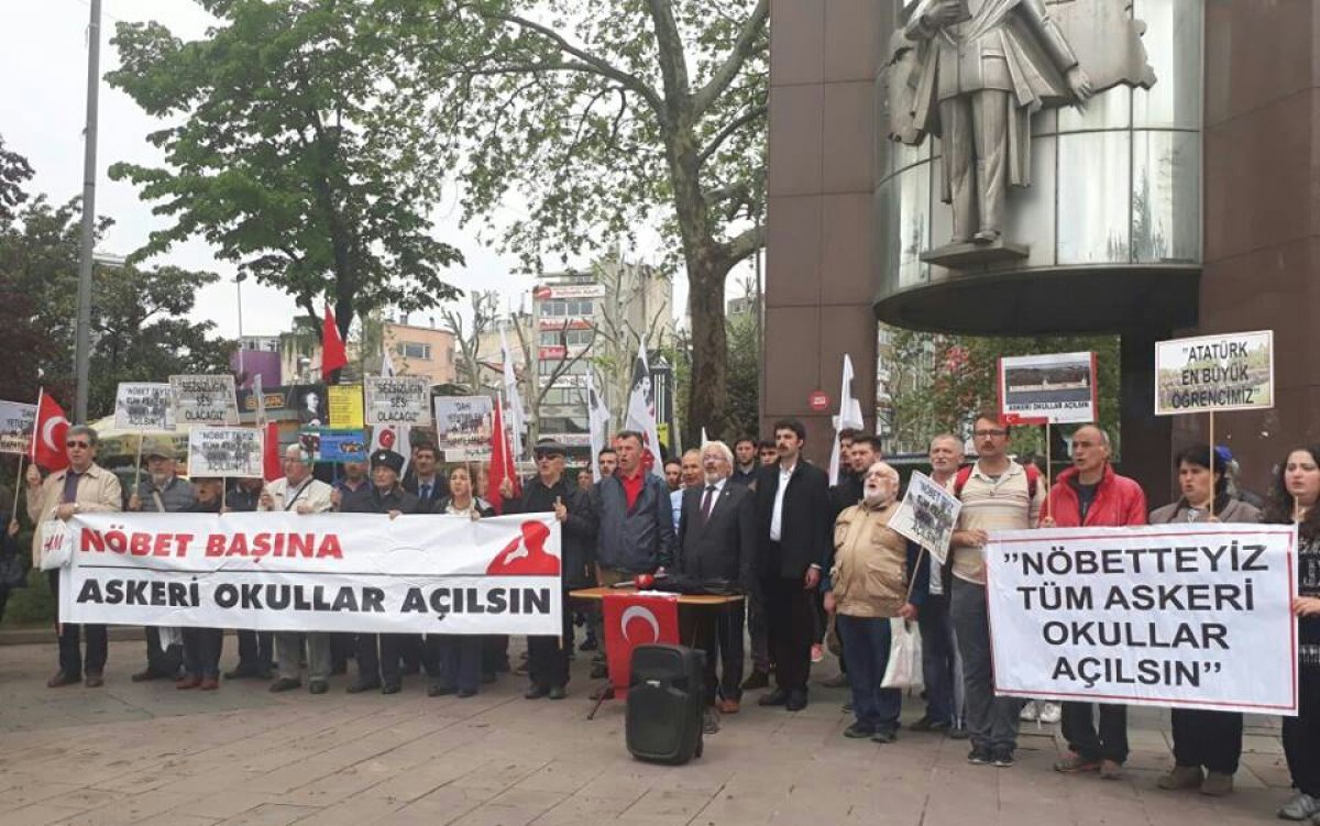Askeri Okullar Nöbeti Kararlılıkla Sürüyor