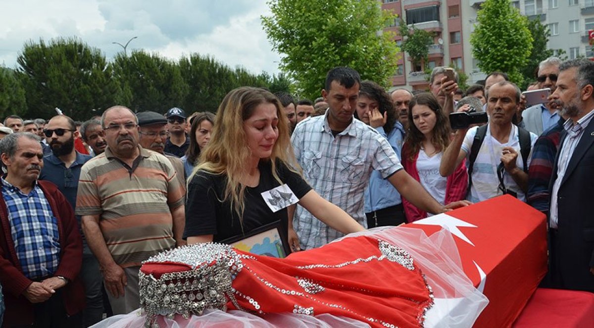 Şehit Aybüke öğretmen son yolculuğuna uğurlandı