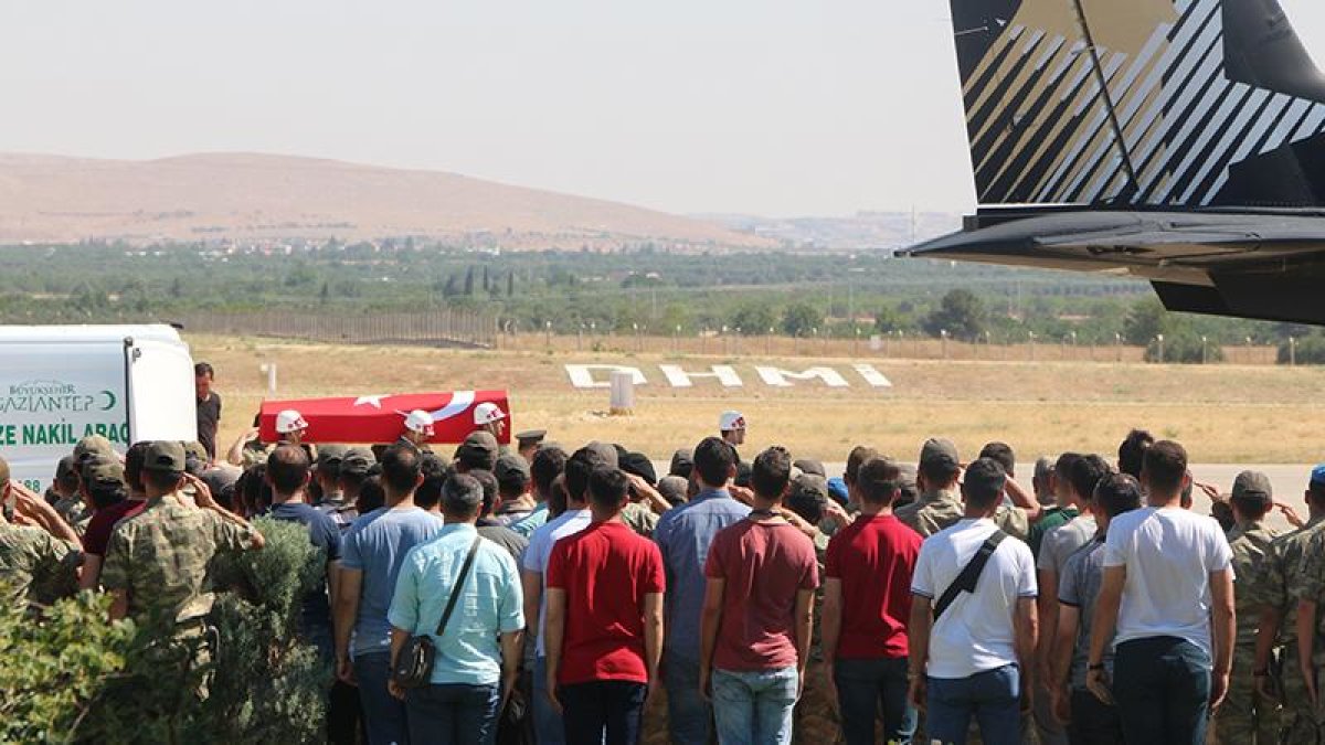 Şehit askerler memleketlerine uğurlandı
