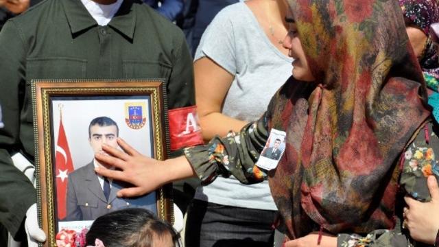 Şehidimizin cenazesinde ‘Kahrolsun PKK’ sloganları atıldı