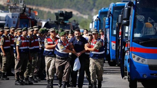 FETÖ davasında karar: 34 müebbet!