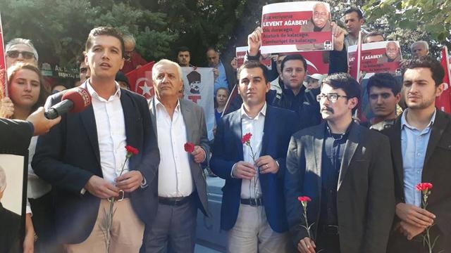 TGB Levent Kırca’yı mezarı başında andı