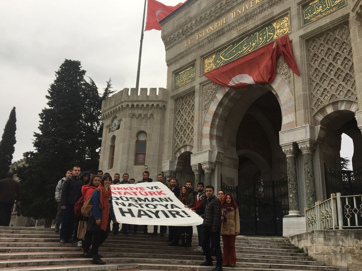 İstanbul Üniversitesi ADK'dan NATO'ya Hayır Pankartı!