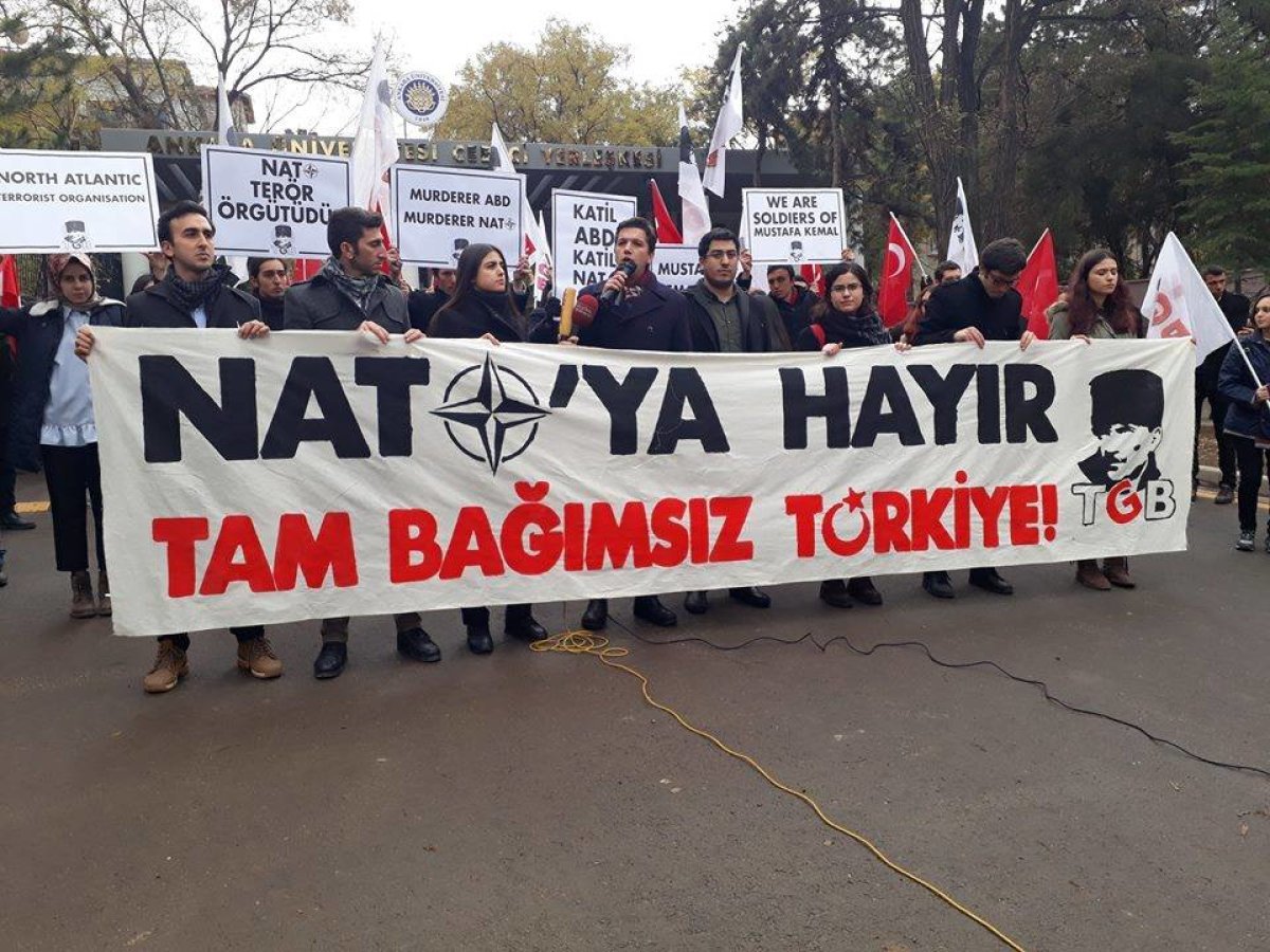 Ankara Üniversitesi Cebeci Yerleşkesi önü
