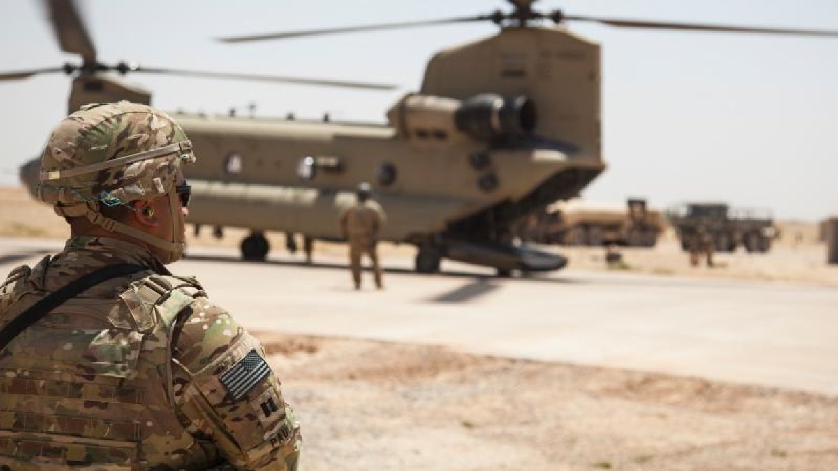 ABD IŞİD'li teröristleri helikopterle taşıyor