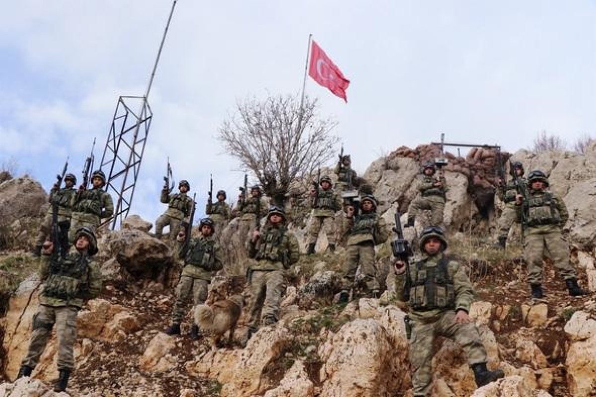 Mehmetçik yeni yılı Komando Andı ile kutladı