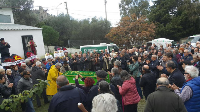 Tiyatro ustası Yılmaz Onay'ı son yolculuğuna uğurladık