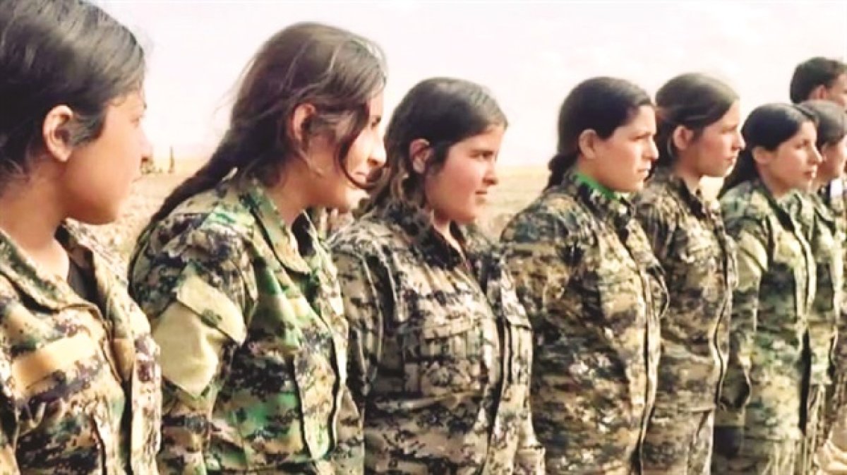 PKK Afrin'de çocuklara zorla silah veriyor!