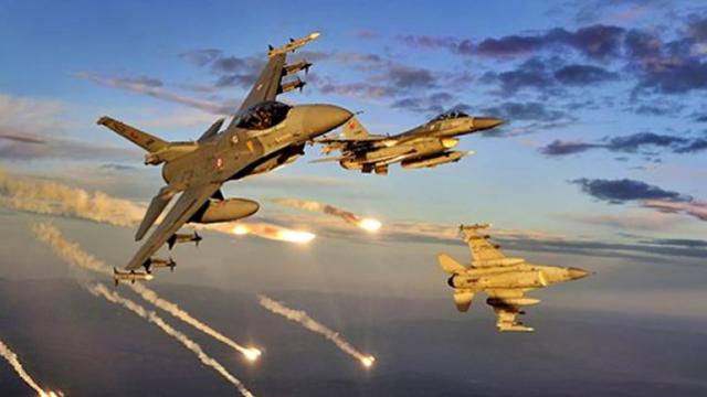 Mehmetçik Afrin'i vurmaya başladı!