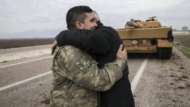 Hassa'da halk Mehmetçiği sarılarak uğurladı