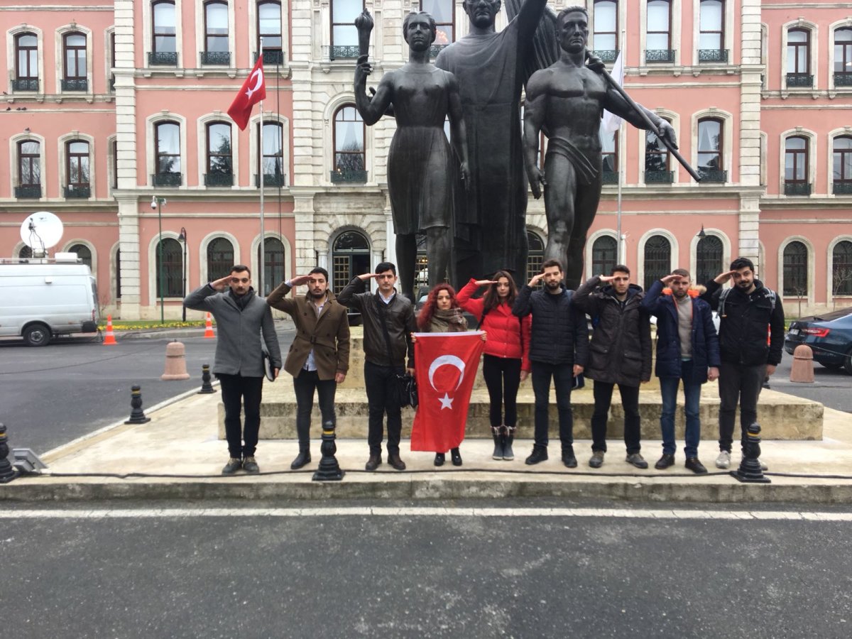 İstanbul Üniversitesi Rektörlük önü
