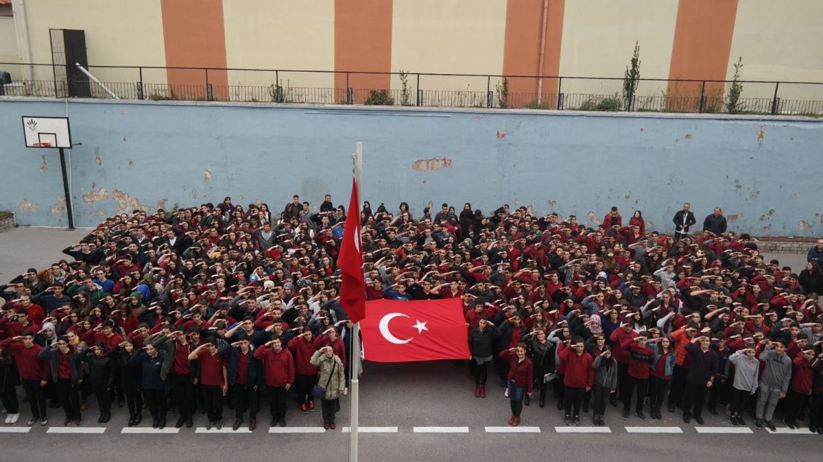 İzmir Karabağlar Nevvar Salih İşgören Anadolu Lisesi