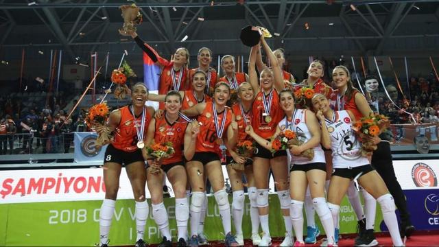 Eczacıbaşı voleybol takımından gururlandıran başarı
