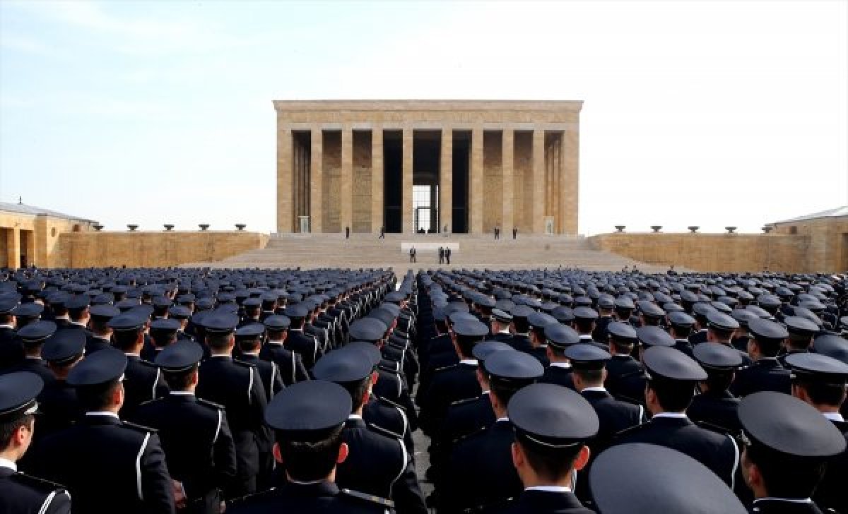 Türk polisi 173. yıl dönümünde Anıtkabir'de!
