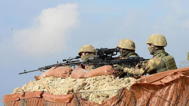 Mehmetçiğimiz teröristlerin üstüne gitmeye devam ediyor