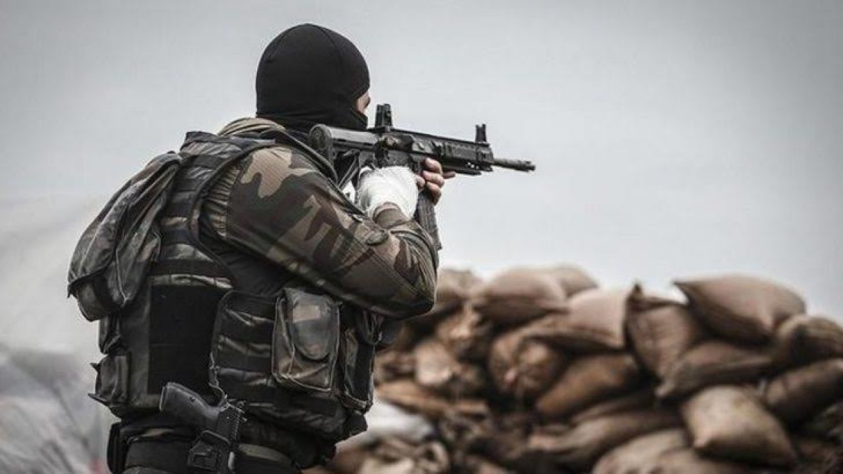 Komandolar "girilemez" denen dağları adım adım temizliyor