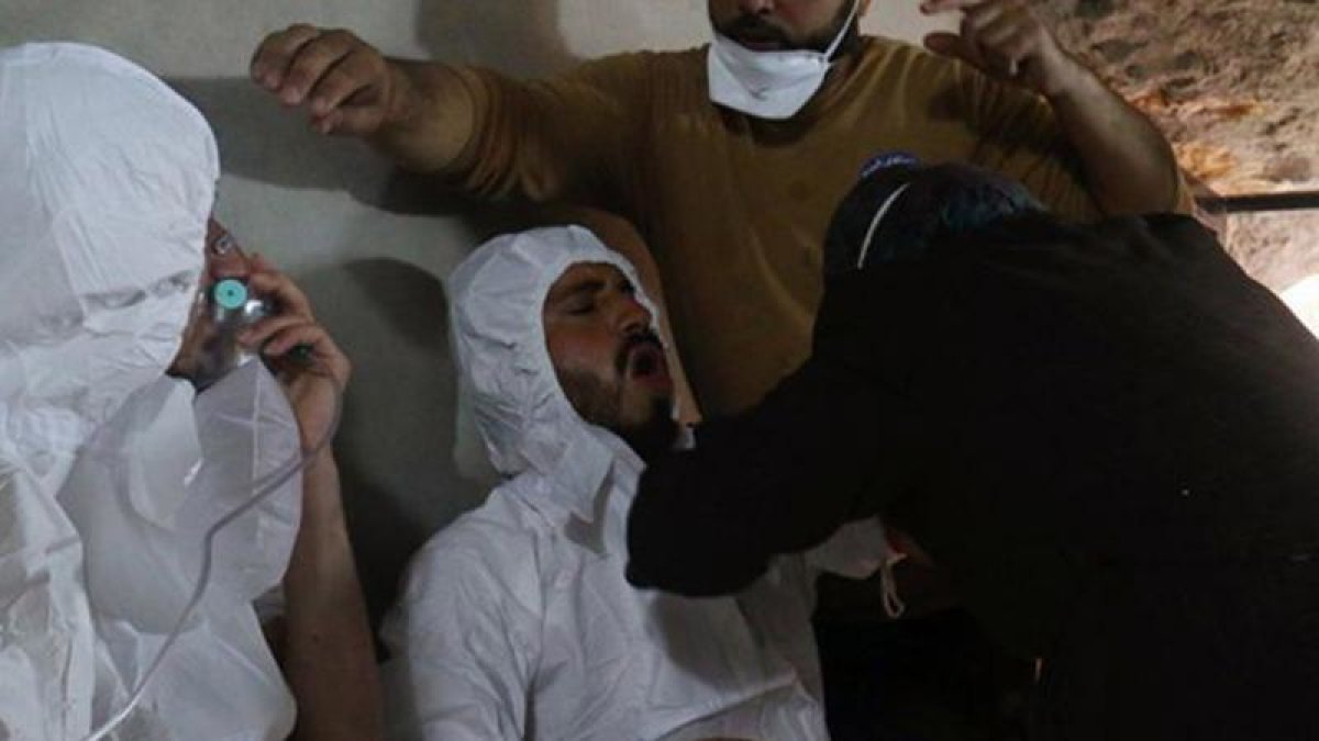 "İdlib'deki muhalifler kimyasal saldırı tezgahı için görüntü çekiyor"