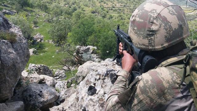 Mehmetçik teröristlere göz açtırmıyor