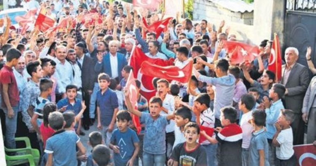 Şırnaklılar teröre karşı Türk bayraklarıyla yürüdü