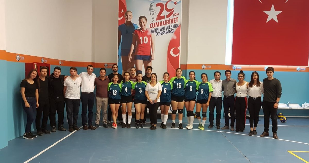 TGB Muğla voleybol takımı Batman şehitlerine selam gönderdi
