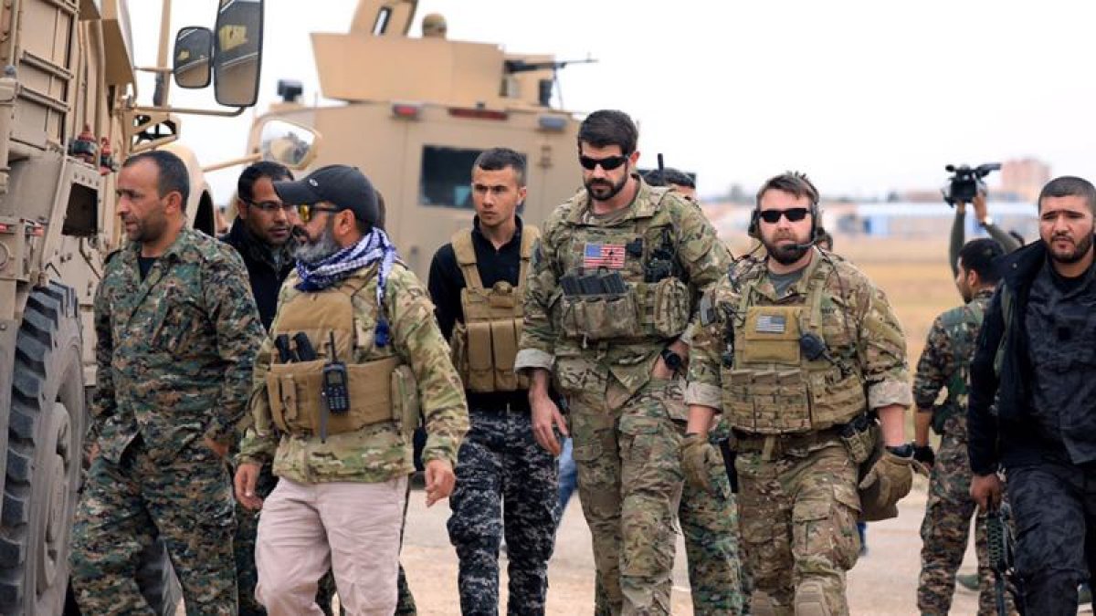 ABD Askerleri Türkiye Sınırında PKK'lılarla Devriye Geziyor!