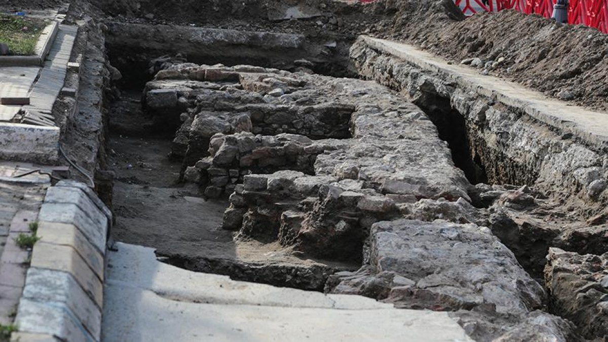 Üsküdar'da Kanalizasyon Çalışmaları Sırasında Tarihi Kalıntılar Bulundu