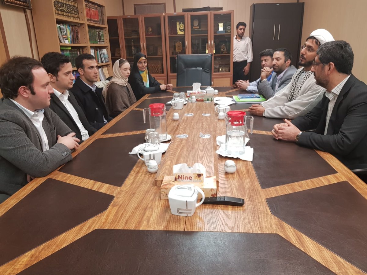 Ardından İran İslami Mezhepler Üniversitesi, Uluslararası Bölümler Dekanı ve heyeti ile görüştük. Ortak dayanışma duygularımızı ve mücadele kararlılığımızı yineledik.