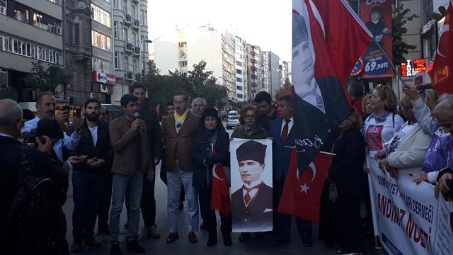 Atatürk Evi Önünde Andımız Nöbeti