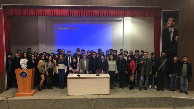Akdeniz Üniversitesi Kitap Topluluğu Tunca Arslan'la Sinema ve Edebiyat Tartıştı