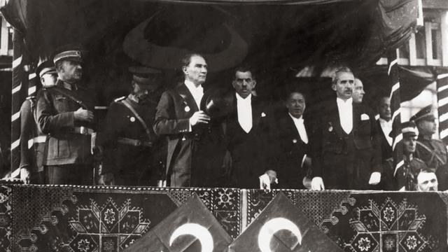 İnsanlık Yaşadıkça Atatürk Yaşayacaktır