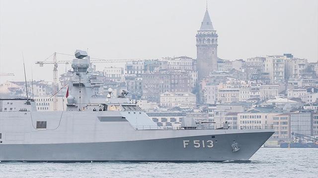 Türk Savaş Gemileri İstanbul Boğazı'ndan Geçti