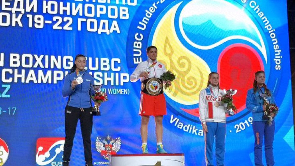 Milli Boksör Busenaz Sürmeneli Avrupa Şampiyonu oldu
