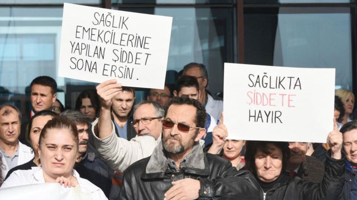 Sağlıkçılar Şiddete Karşı İş Bıraktı