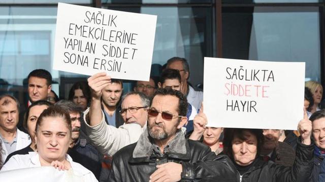 Sağlıkçılar Şiddete Karşı İş Bıraktı