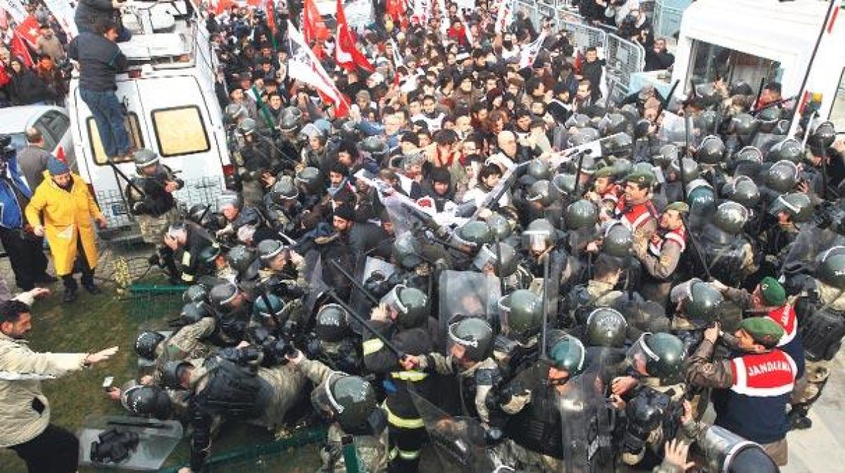 13 Aralık 2012, yurtseverlerin Silivri kuşatması.