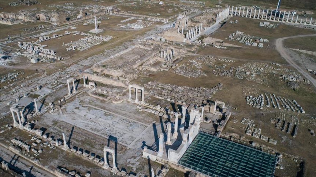 Anadolu'nun En Büyük Antik Stadyumun Önü Açılıyor