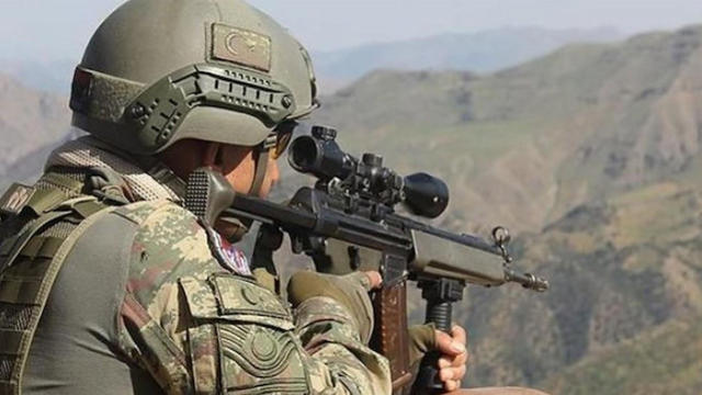 Mehmetçik Hainlerin Kökünü Kazıyor
