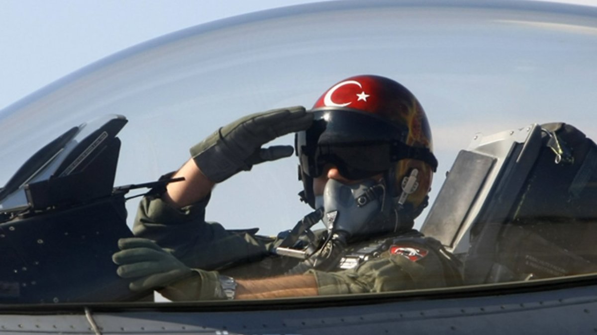 Doğu Akdeniz'de Fatih'e F-16 Selamı