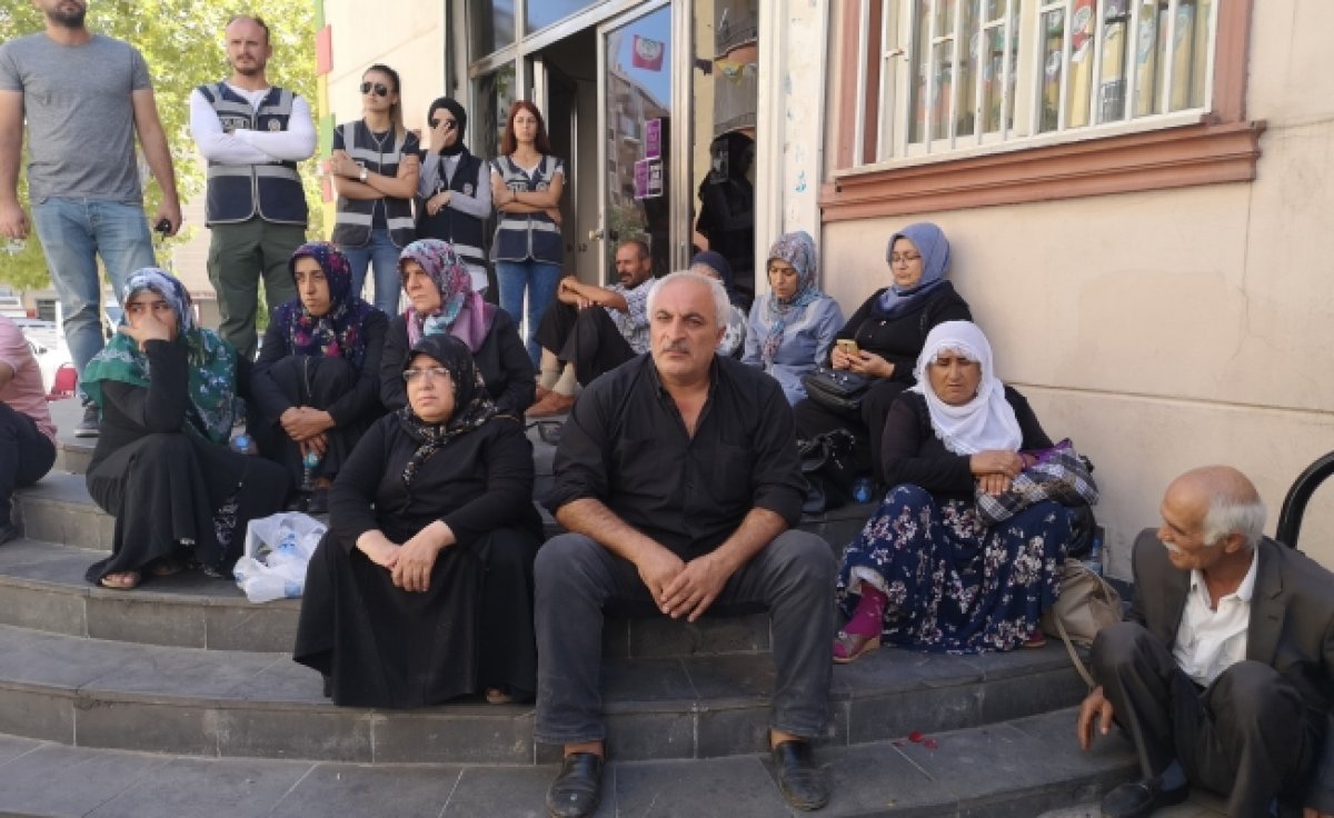 Diyarbakır'lı Ailelerden Tepki: "Siz Kimin Öğretmenisiniz?"