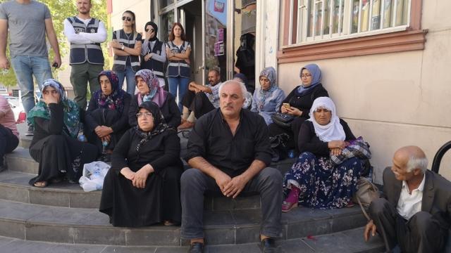 Diyarbakır'lı Ailelerden Tepki: "Siz Kimin Öğretmenisiniz?"