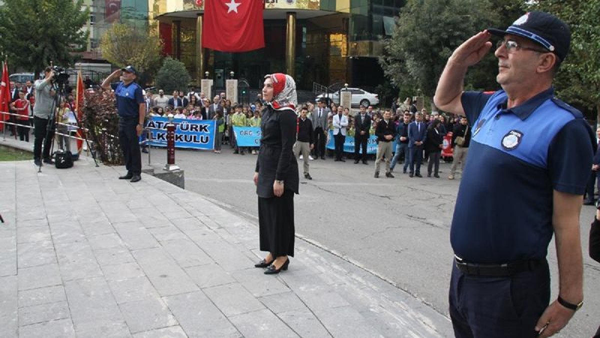 HDP'li Belediye Başkanvekili İstiklal Marşını Okumadı!