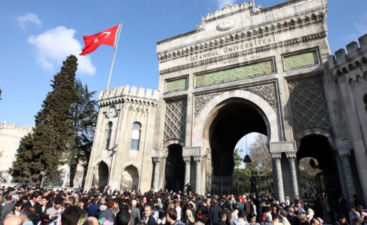 Devlet Üniversitesinde Okuyan Öğrenciler Daha Mutlu
