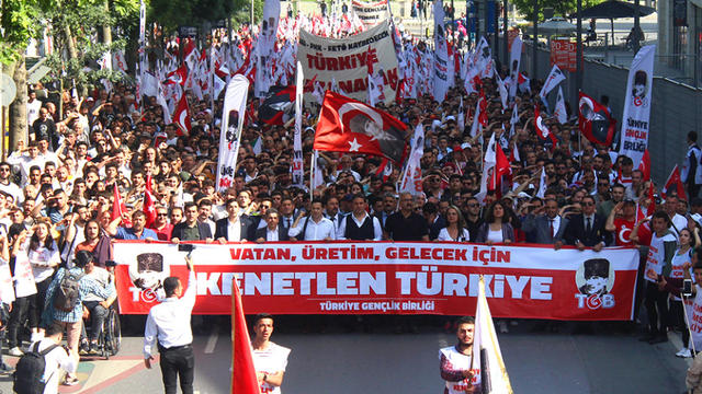 Özgürlük: Bir Başına mı Kol Kola mı?