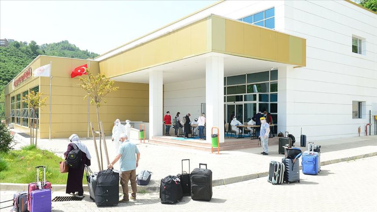 Amerika'daki 354 Türk Vatandaşı Türkiye'ye Getirildi
