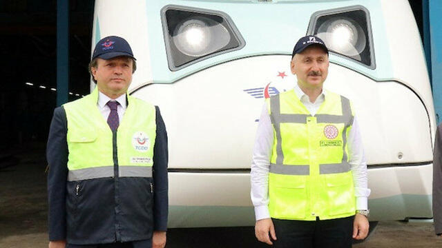 Bakan Karaismailoğlu Milli Elektrikli Tren İçin Tarihi Duyurdu